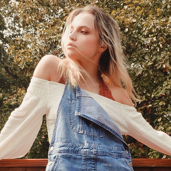 Meet your Posher, Allyson - Picture 1 of 2